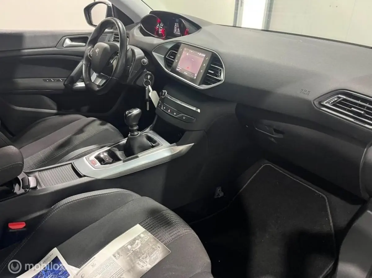 1.2-130pk Blue Lease Allure Panoramadak Trekh
