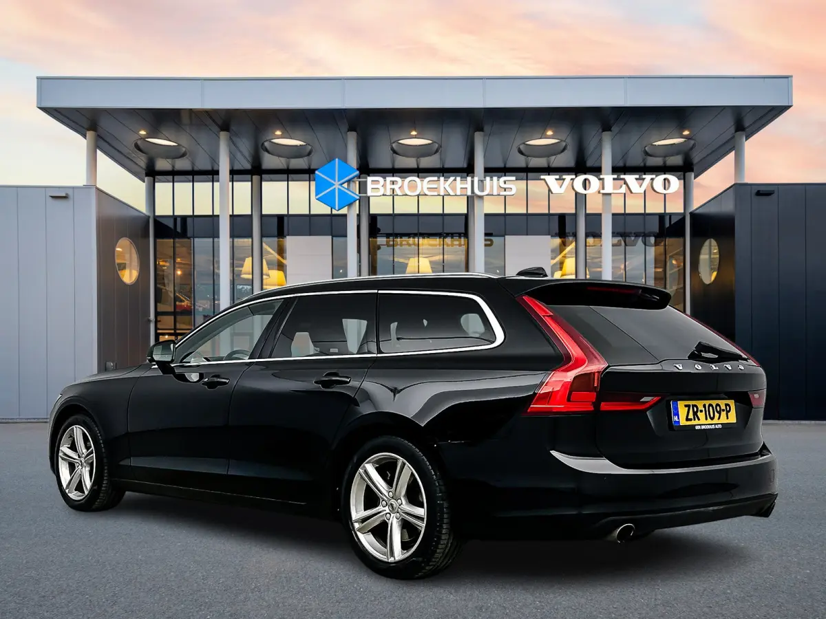 T5 Momentum | 18" | Elektr. Trekhaak | Keyless | Elektr. Achterklep | Half/Leder | Parkeerverwarming | Stoel/Stuur/Achterbankverwarming | Navigatie