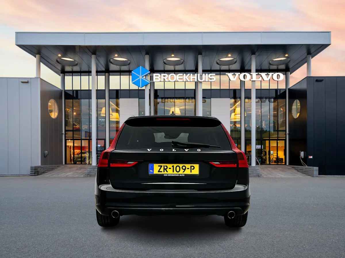 T5 Momentum | 18" | Elektr. Trekhaak | Keyless | Elektr. Achterklep | Half/Leder | Parkeerverwarming | Stoel/Stuur/Achterbankverwarming | Navigatie