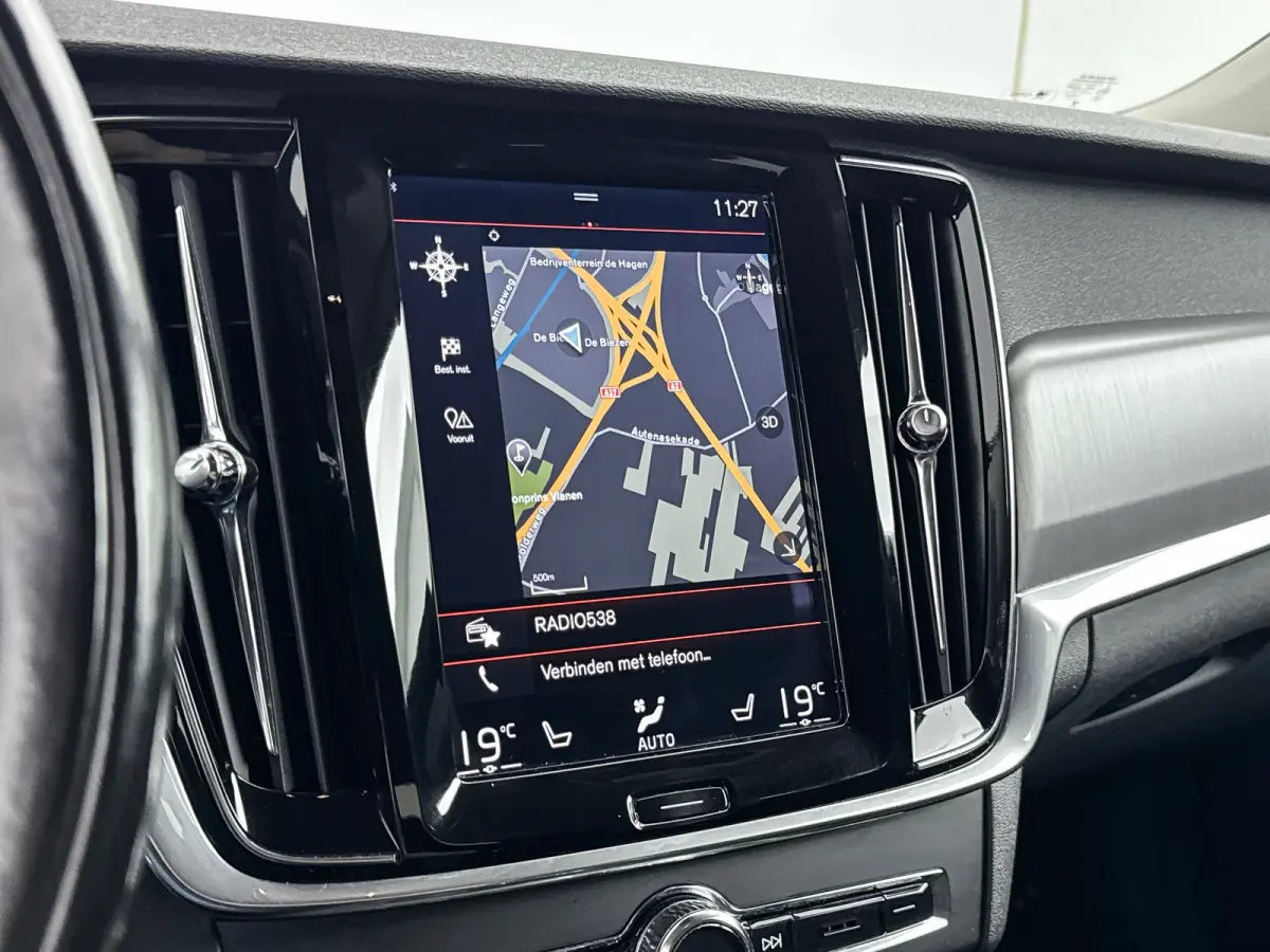 T5 Momentum | 18" | Elektr. Trekhaak | Keyless | Elektr. Achterklep | Half/Leder | Parkeerverwarming | Stoel/Stuur/Achterbankverwarming | Navigatie