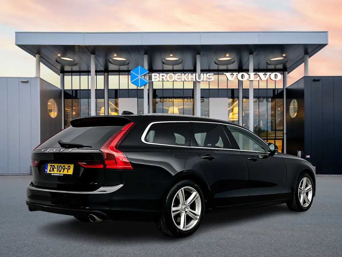 T5 Momentum | 18" | Elektr. Trekhaak | Keyless | Elektr. Achterklep | Half/Leder | Parkeerverwarming | Stoel/Stuur/Achterbankverwarming | Navigatie