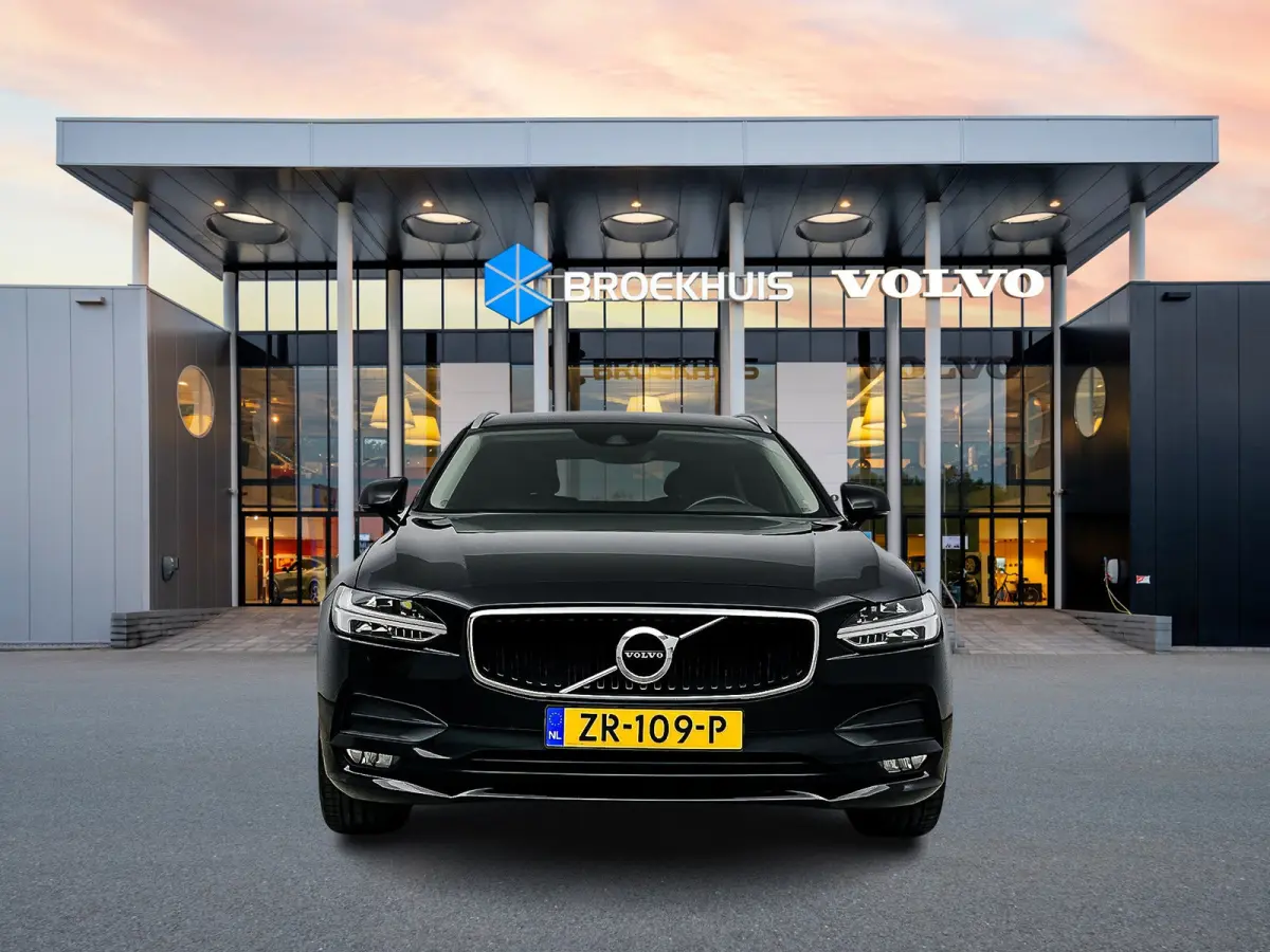 T5 Momentum | 18" | Elektr. Trekhaak | Keyless | Elektr. Achterklep | Half/Leder | Parkeerverwarming | Stoel/Stuur/Achterbankverwarming | Navigatie