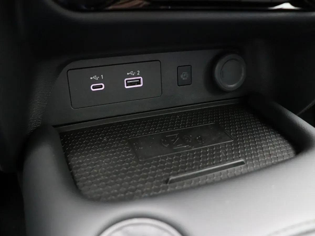 1.6 Hybrid N-Design | Stoel en Stuurwiel Verwarming | Achteruitrijcamera | Apple Carplay & Android Auto |