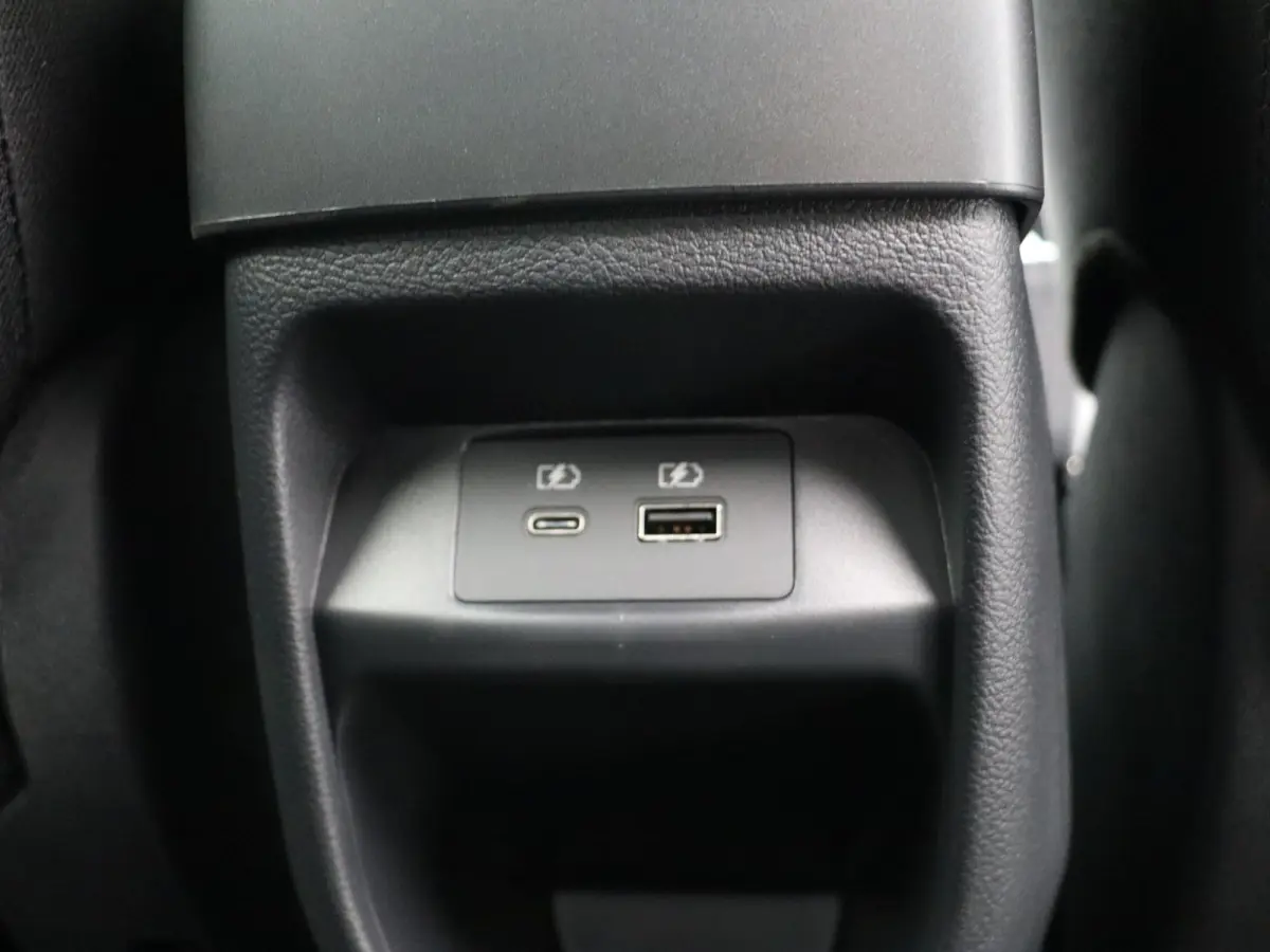 1.6 Hybrid N-Design | Stoel en Stuurwiel Verwarming | Achteruitrijcamera | Apple Carplay & Android Auto |