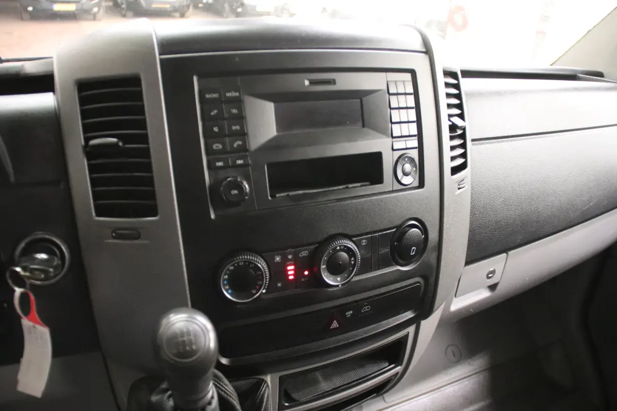 513 2.2 CDI BAKWAGEN BOX MET LAADKLEP