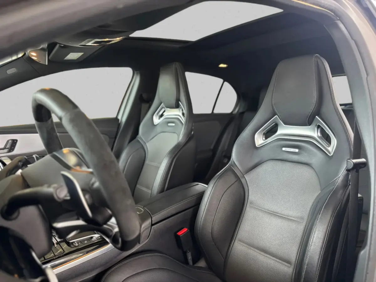 AMG 45 S 4MATIC+ (Panorama, Schaalstoelen, Performance Pack, Aero Pack, SfeerV, Burmester, Camera, StoelV)
