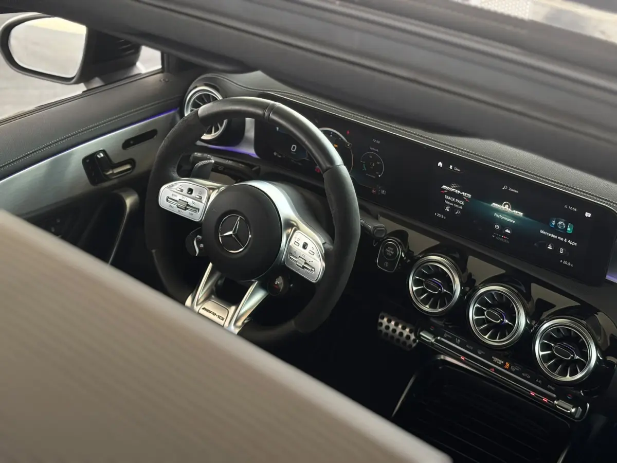 AMG 45 S 4MATIC+ (Panorama, Schaalstoelen, Performance Pack, Aero Pack, SfeerV, Burmester, Camera, StoelV)
