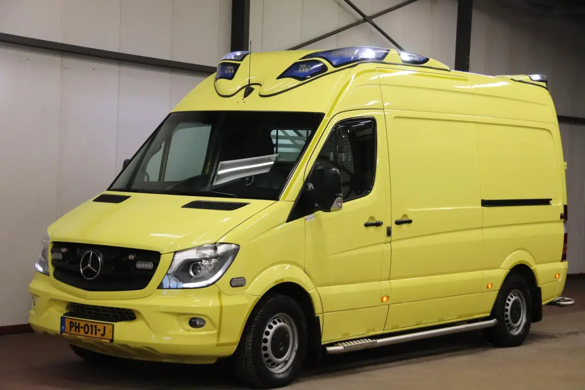 319 CDI 190PK L2H2 AMBULANCE AUTOMAAT Mercedes-benz Sprinter 319 CDI L2H2 AMBULANCE AUTOMAAT Euro 6 Ziekenwagen Rettungswagen Krankenwagen
