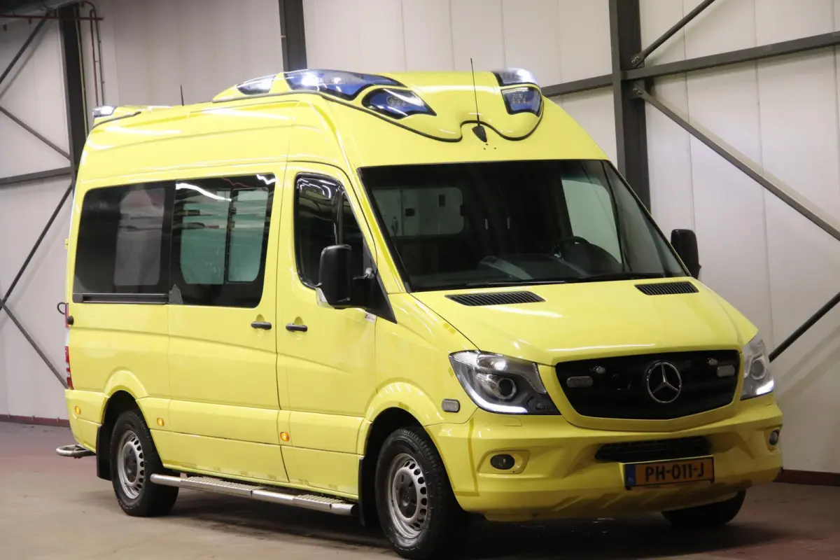 319 CDI 190PK L2H2 AMBULANCE AUTOMAAT Mercedes-benz Sprinter 319 CDI L2H2 AMBULANCE AUTOMAAT Euro 6 Ziekenwagen Rettungswagen Krankenwagen