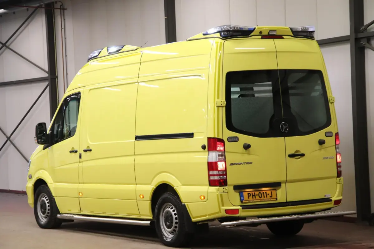 319 CDI 190PK L2H2 AMBULANCE AUTOMAAT Mercedes-benz Sprinter 319 CDI L2H2 AMBULANCE AUTOMAAT Euro 6 Ziekenwagen Rettungswagen Krankenwagen