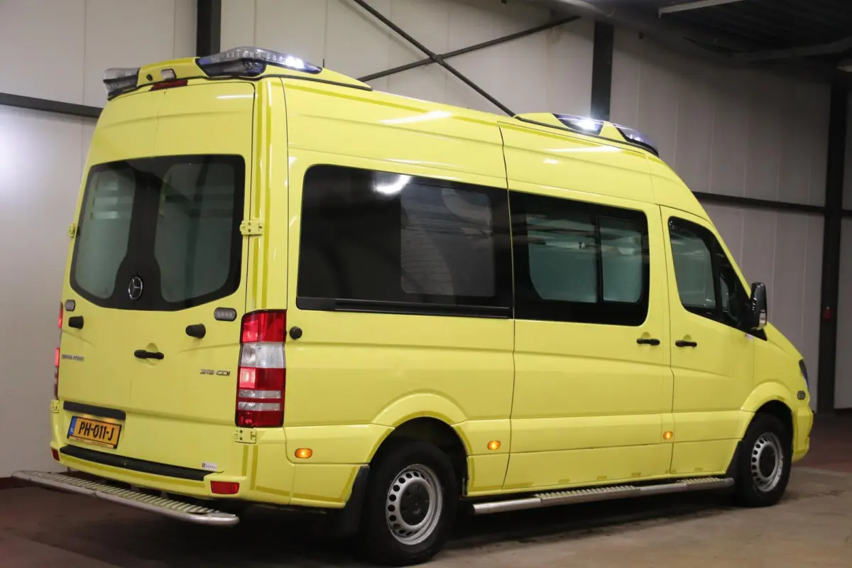 319 CDI 190PK L2H2 AMBULANCE AUTOMAAT Mercedes-benz Sprinter 319 CDI L2H2 AMBULANCE AUTOMAAT Euro 6 Ziekenwagen Rettungswagen Krankenwagen