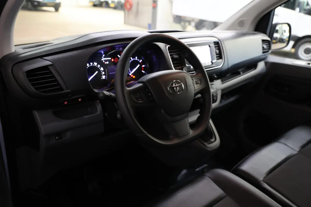1.5 D-4D Live Airco Cruise Navi Apple CarPlay