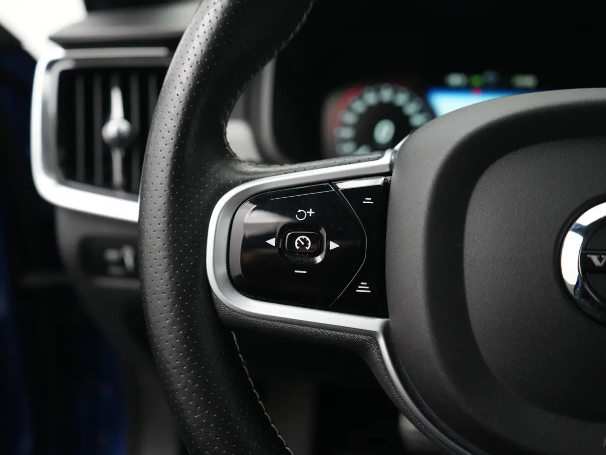 T4 Business Sport | Full Wrap | Harman/Kardon | Bursting Blue | R-Design | Adaptive Cruise | Pilot Assist | BLIS | 20" | Camera | Trekhaak