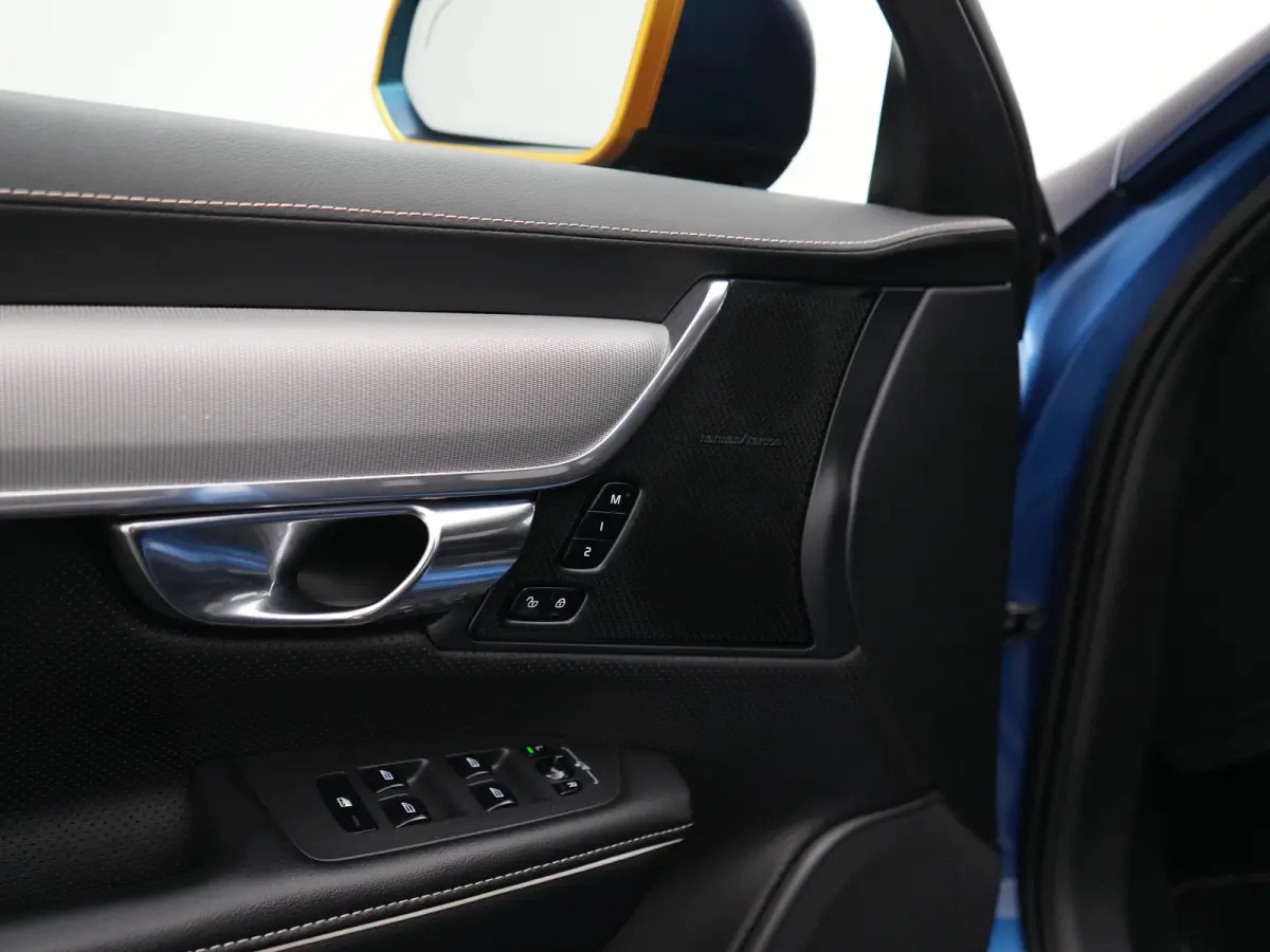 T4 Business Sport | Full Wrap | Harman/Kardon | Bursting Blue | R-Design | Adaptive Cruise | Pilot Assist | BLIS | 20" | Camera | Trekhaak