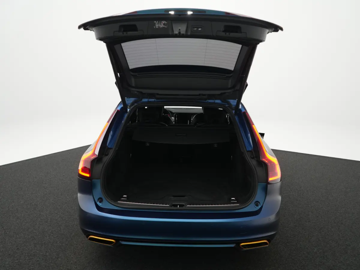 T4 Business Sport | Full Wrap | Harman/Kardon | Bursting Blue | R-Design | Adaptive Cruise | Pilot Assist | BLIS | 20" | Camera | Trekhaak