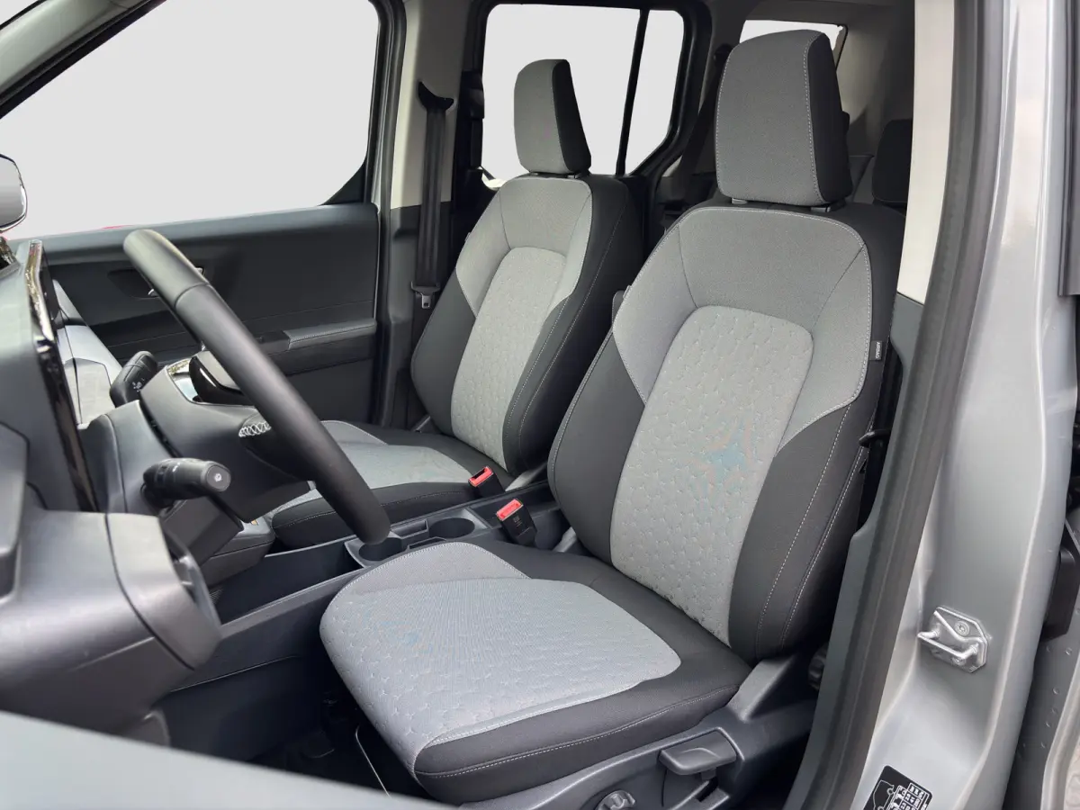 Titanium | Adap. Cruise Control | BLIS | Winterpack | Camera | Keyless | CarPlay |
