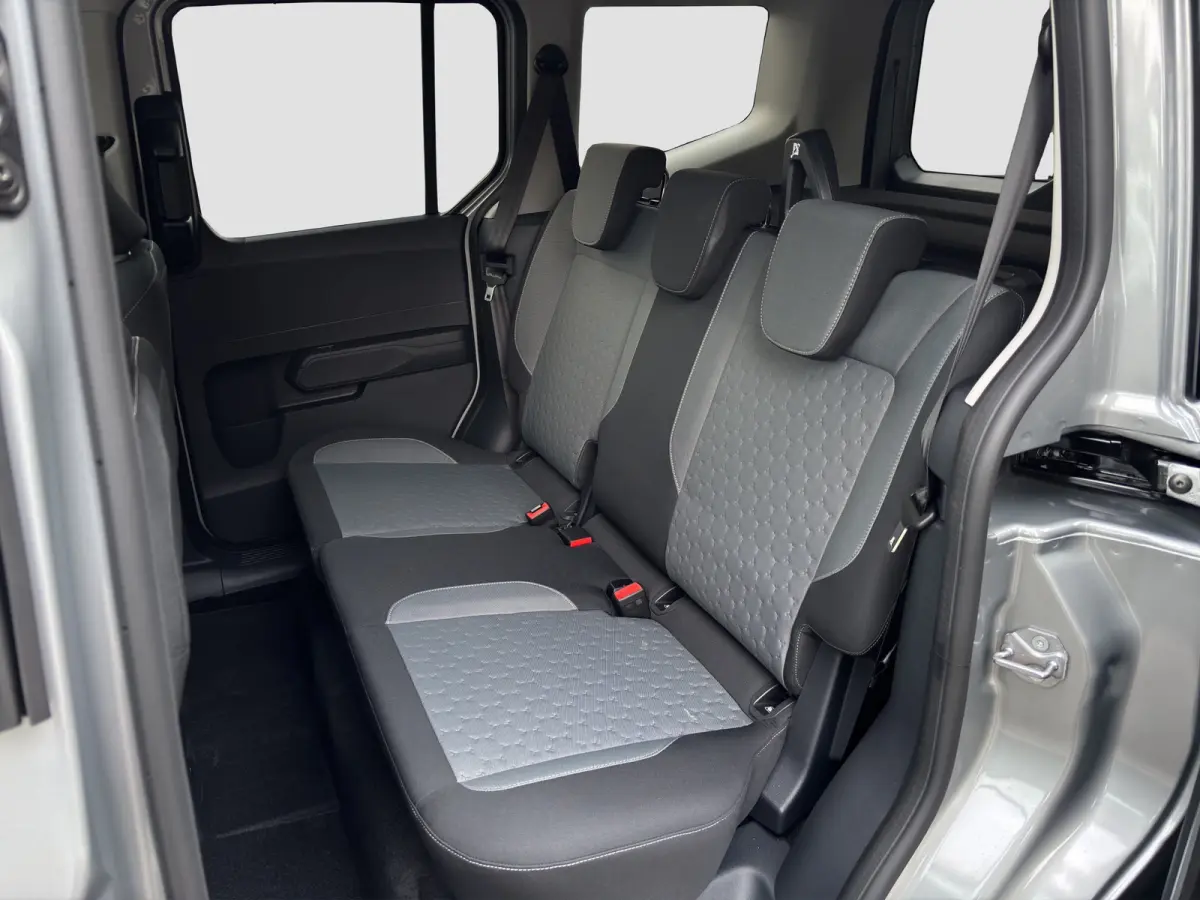 Titanium | Adap. Cruise Control | BLIS | Winterpack | Camera | Keyless | CarPlay |