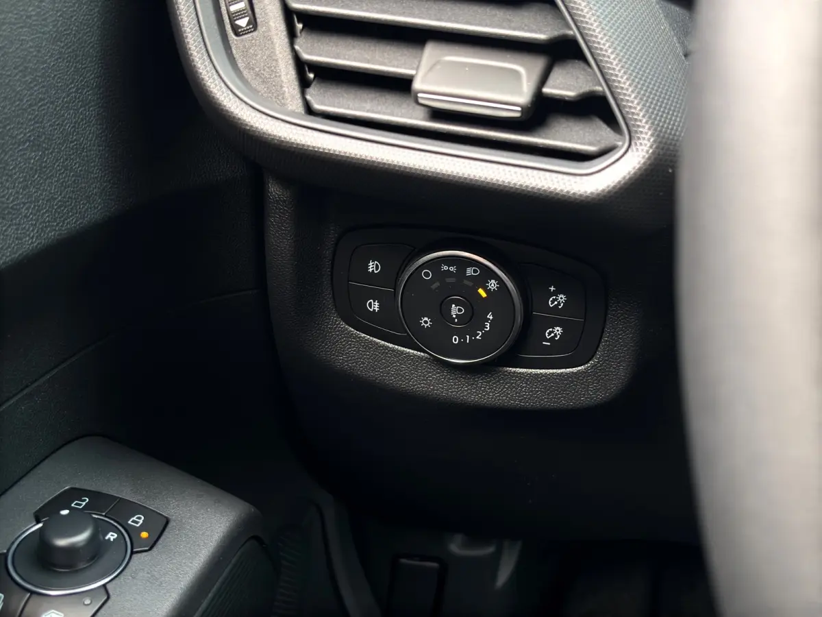 Titanium | Adap. Cruise Control | BLIS | Winterpack | Camera | Keyless | CarPlay |