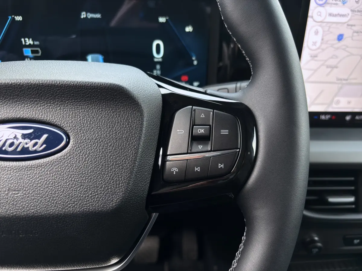 Titanium | Adap. Cruise Control | BLIS | Winterpack | Camera | Keyless | CarPlay |