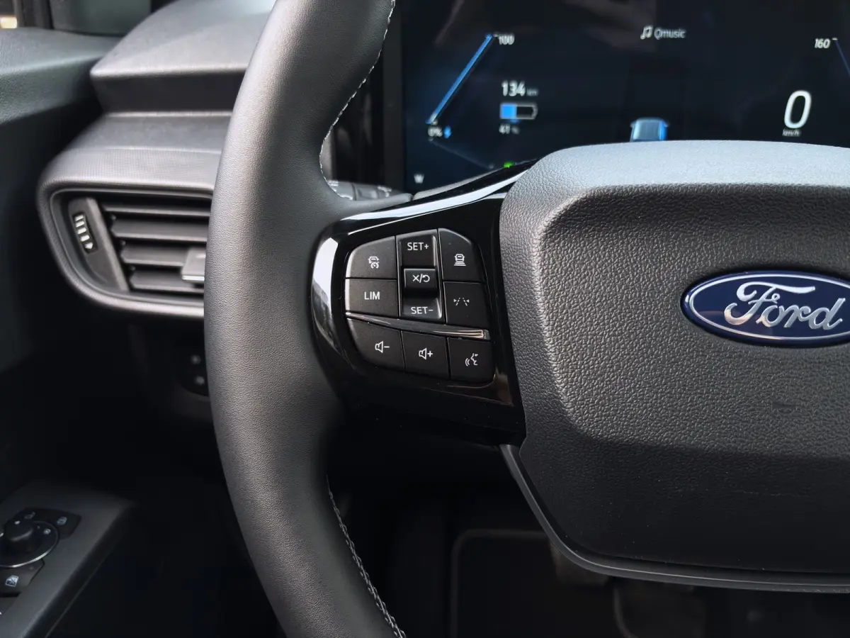 Titanium | Adap. Cruise Control | BLIS | Winterpack | Camera | Keyless | CarPlay |