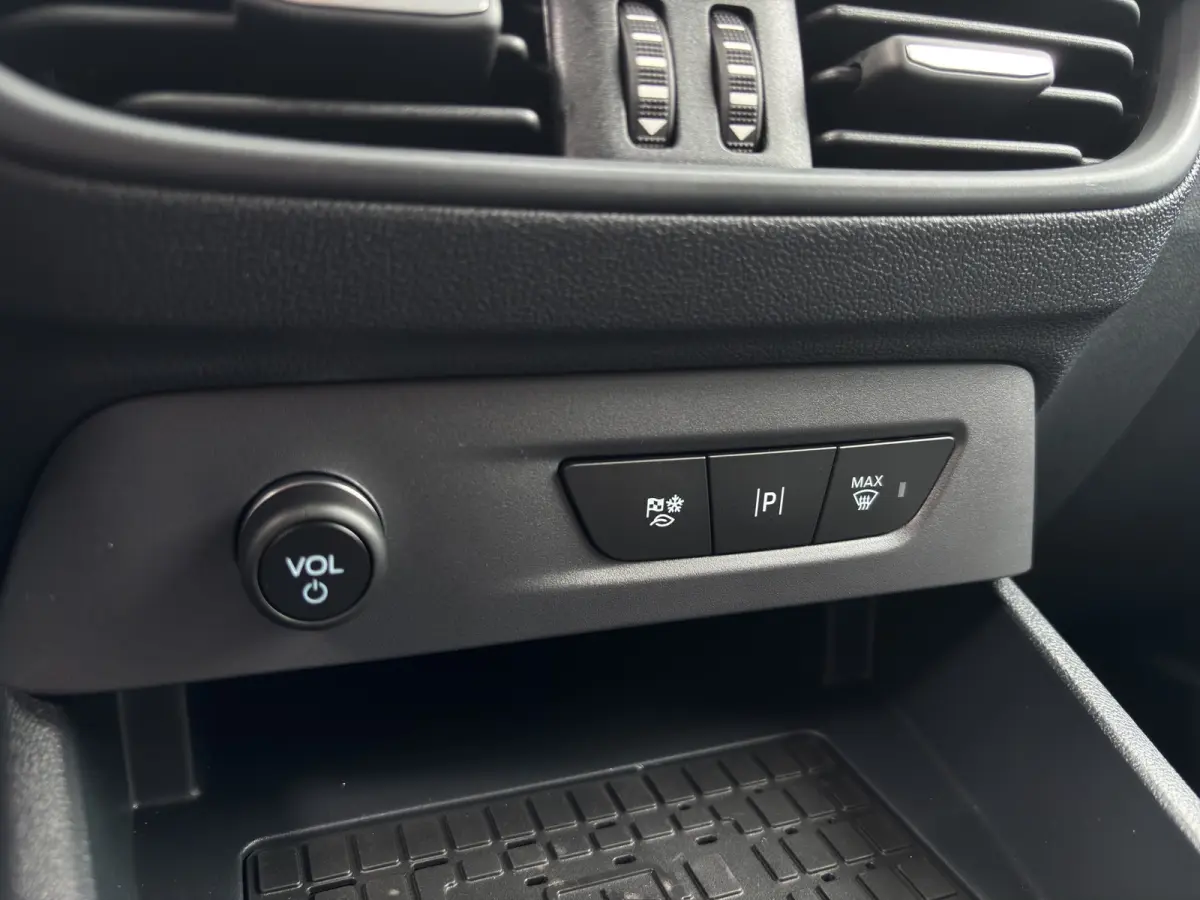 Titanium | Adap. Cruise Control | BLIS | Winterpack | Camera | Keyless | CarPlay |
