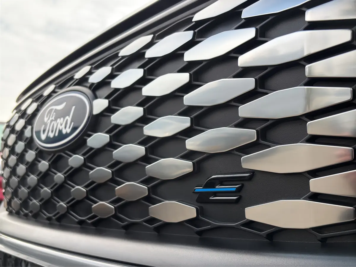 Titanium | Adap. Cruise Control | BLIS | Winterpack | Camera | Keyless | CarPlay |