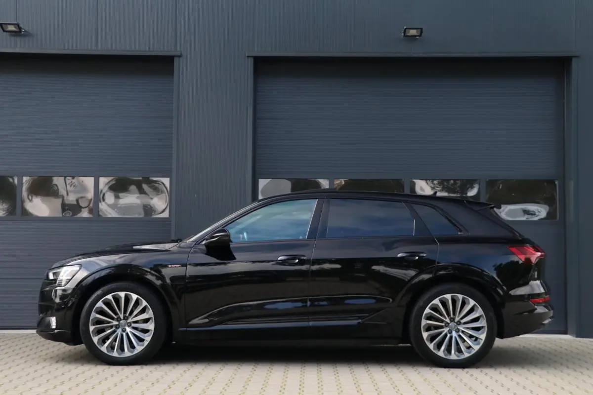 e-tron 55 quattro 2x S-LINE AdaptiveCruise Panodak Bang&Olufsen Luchtvering Sportzetels Camera AppleCarplay Uitstraling 96000KM BJ2019