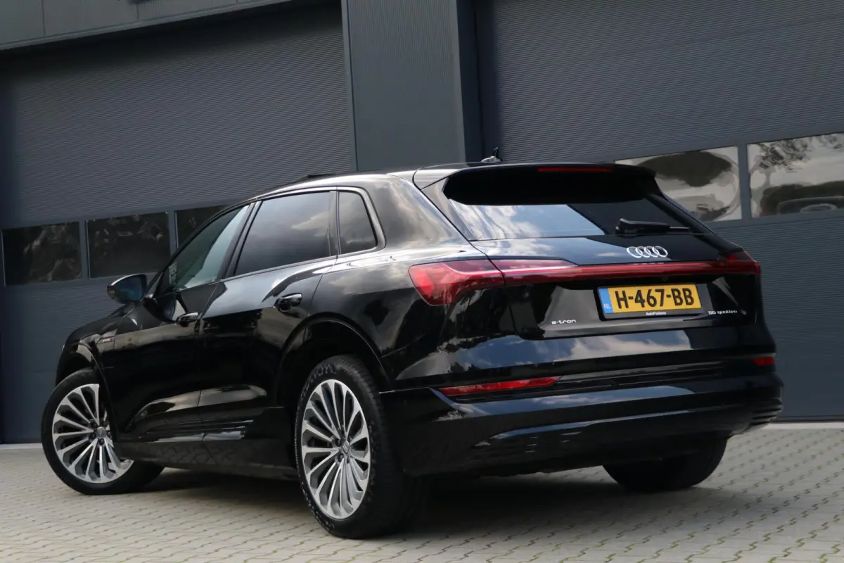 e-tron 55 quattro 2x S-LINE AdaptiveCruise Panodak Bang&Olufsen Luchtvering Sportzetels Camera AppleCarplay Uitstraling 96000KM BJ2019