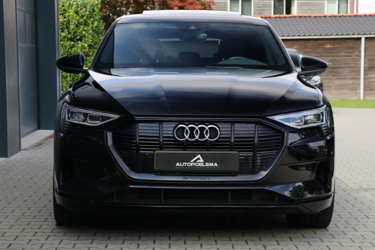 e-tron 55 quattro 2x S-LINE AdaptiveCruise Panodak Bang&Olufsen Luchtvering Sportzetels Camera AppleCarplay Uitstraling 96000KM BJ2019