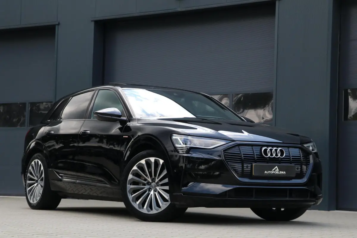 e-tron 55 quattro 2x S-LINE AdaptiveCruise Panodak Bang&Olufsen Luchtvering Sportzetels Camera AppleCarplay Uitstraling 96000KM BJ2019