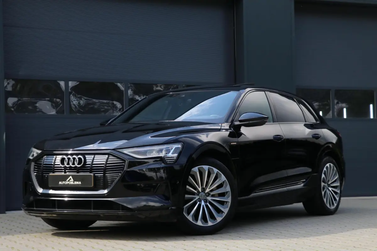 e-tron 55 quattro 2x S-LINE AdaptiveCruise Panodak Bang&Olufsen Luchtvering Sportzetels Camera AppleCarplay Uitstraling 96000KM BJ2019