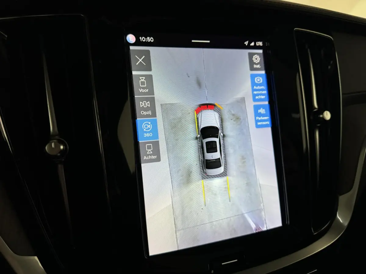 2.0 Recharge T8 AWD Ultimate Dark Pano B&W Massage