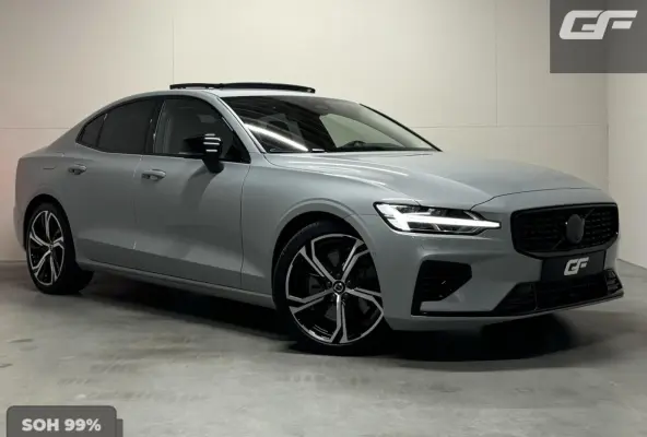 2.0 Recharge T8 AWD Ultimate Dark Pano B&W Massage