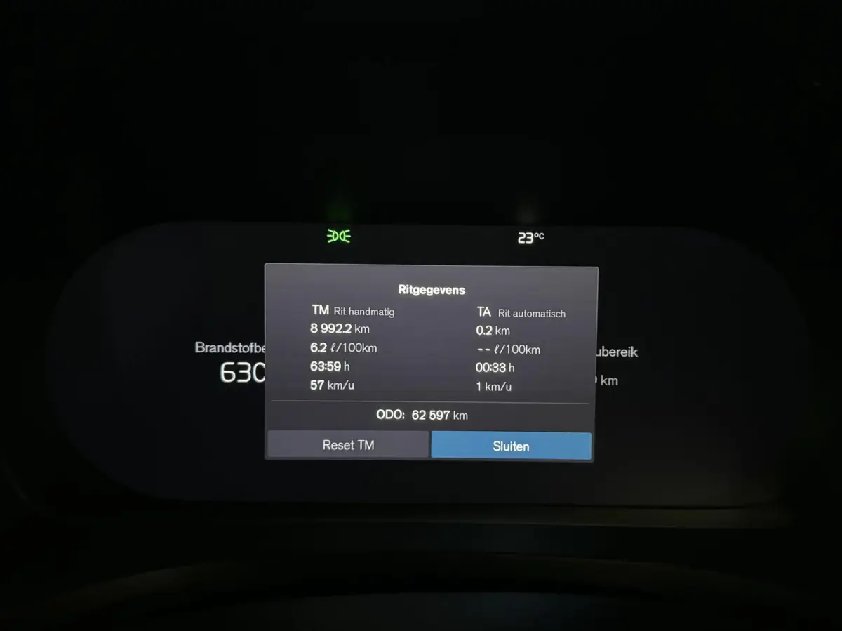 2.0 Recharge T8 AWD Ultimate Dark Pano B&W Massage