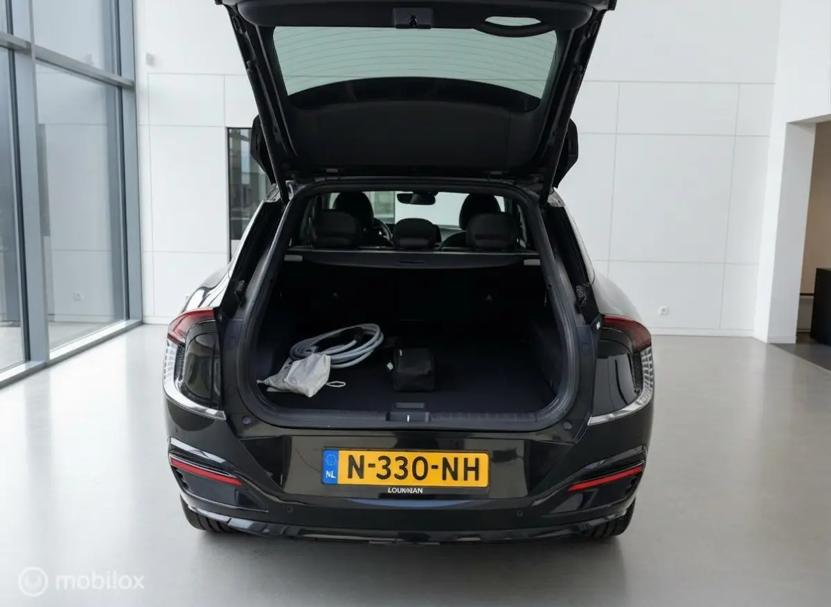 GT-Line 77.4 kWh | Zwart | Trekhaak | Panoramadak | 360° Camera | SOH 100