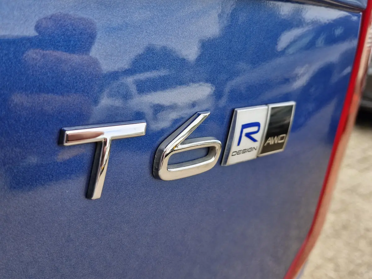 T6 AWD Inscription | Luxury-Line (achteruitrijcamera, elektrisch glazen panorama-dak, head-up display, zonnescherm zijruiten) en Business Pack Connect (audio installatie high end, navigaties