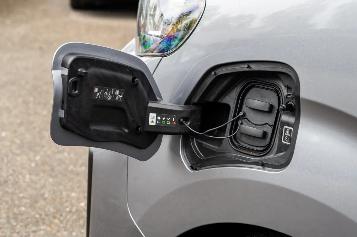 Standard Pro 75 kWh Soh 92% I Camera I Parkeersensoren I Climate I Cruise I Head Up I CarPlay I Android