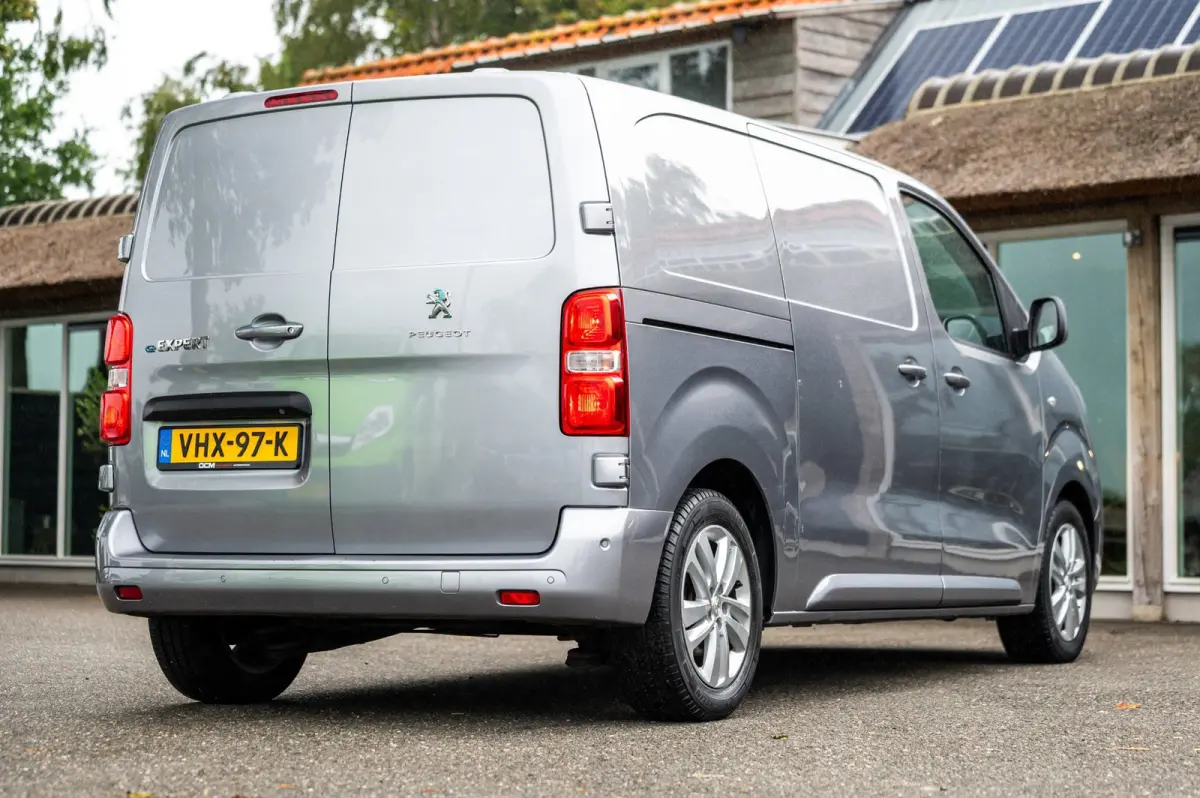 Standard Pro 75 kWh Soh 92% I Camera I Parkeersensoren I Climate I Cruise I Head Up I CarPlay I Android