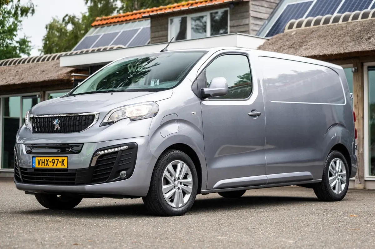 Standard Pro 75 kWh Soh 92% I Camera I Parkeersensoren I Climate I Cruise I Head Up I CarPlay I Android