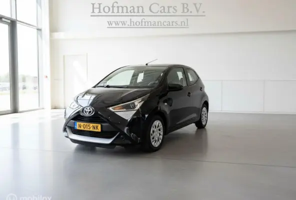1.0 VVT-i x-joy | Camera | 12/2021 | Zwart | 122.671 km