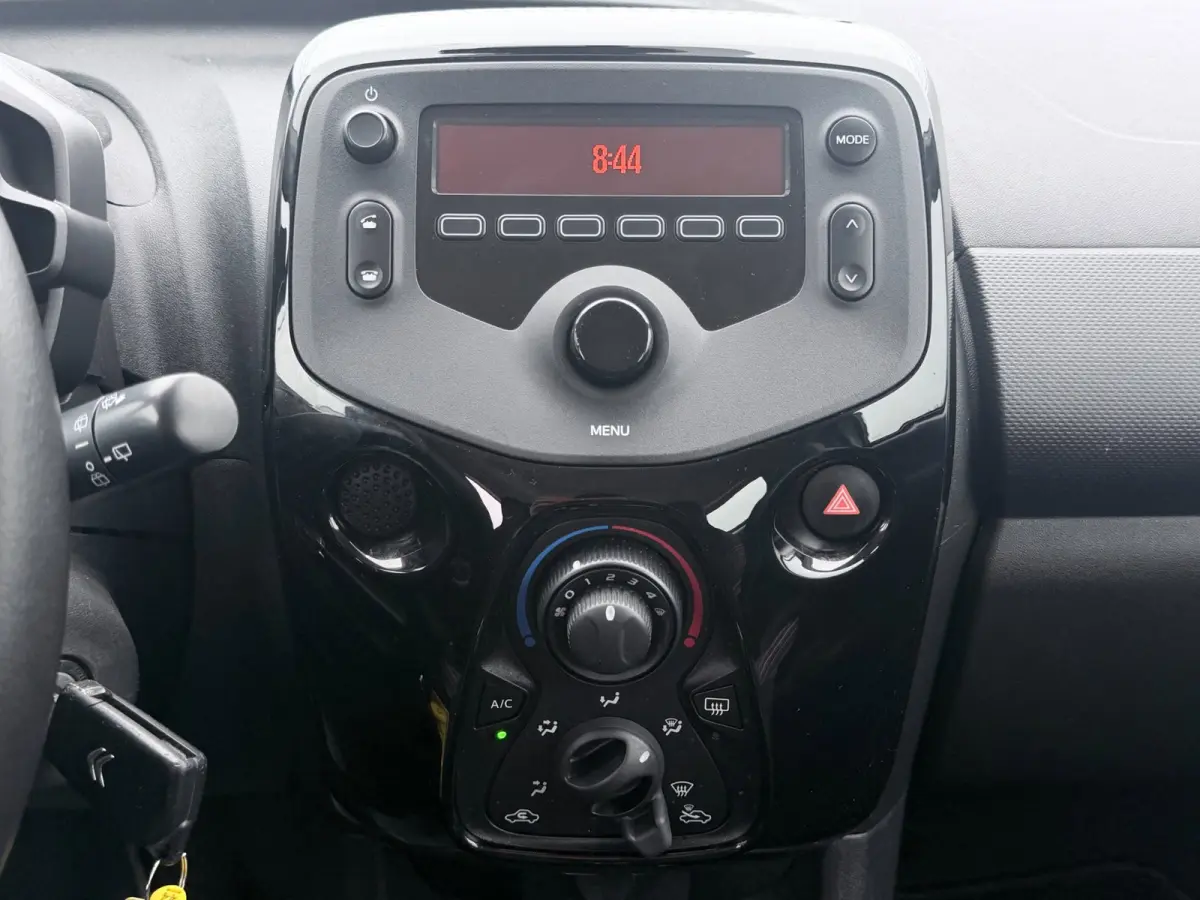 1.0 VTi Feel | AIRCO | Bluetooth | 72PK | 1ste eigenaar |