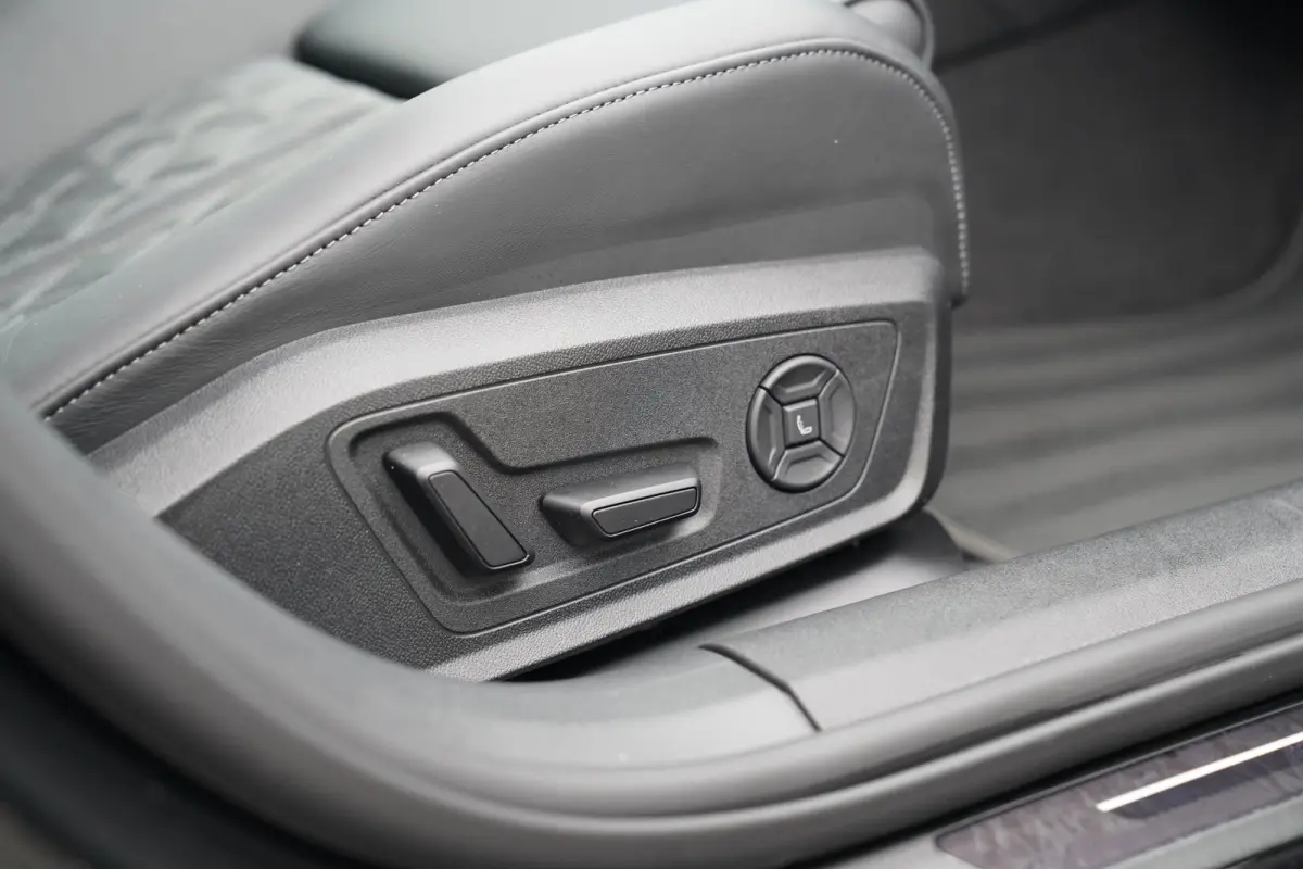 3.0 TFSI quattro 50 year edition | Head Up Display | PDLC Panorama | Massage | Stoelverkoeling | 360 Camera