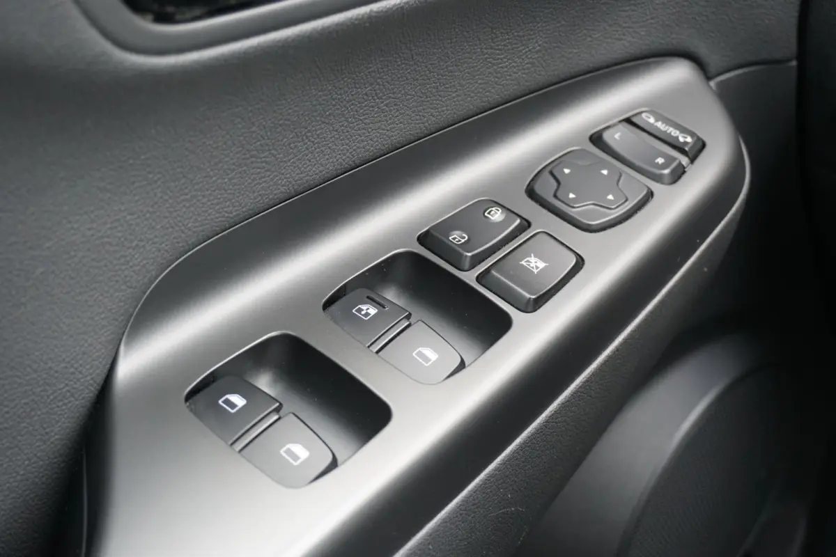 1.6 GDI HEV Premium * DEALDER ONDERHOUDEN * + KEYLESS / LEDER / STOELVENTILATIE / CAMERA / HUD