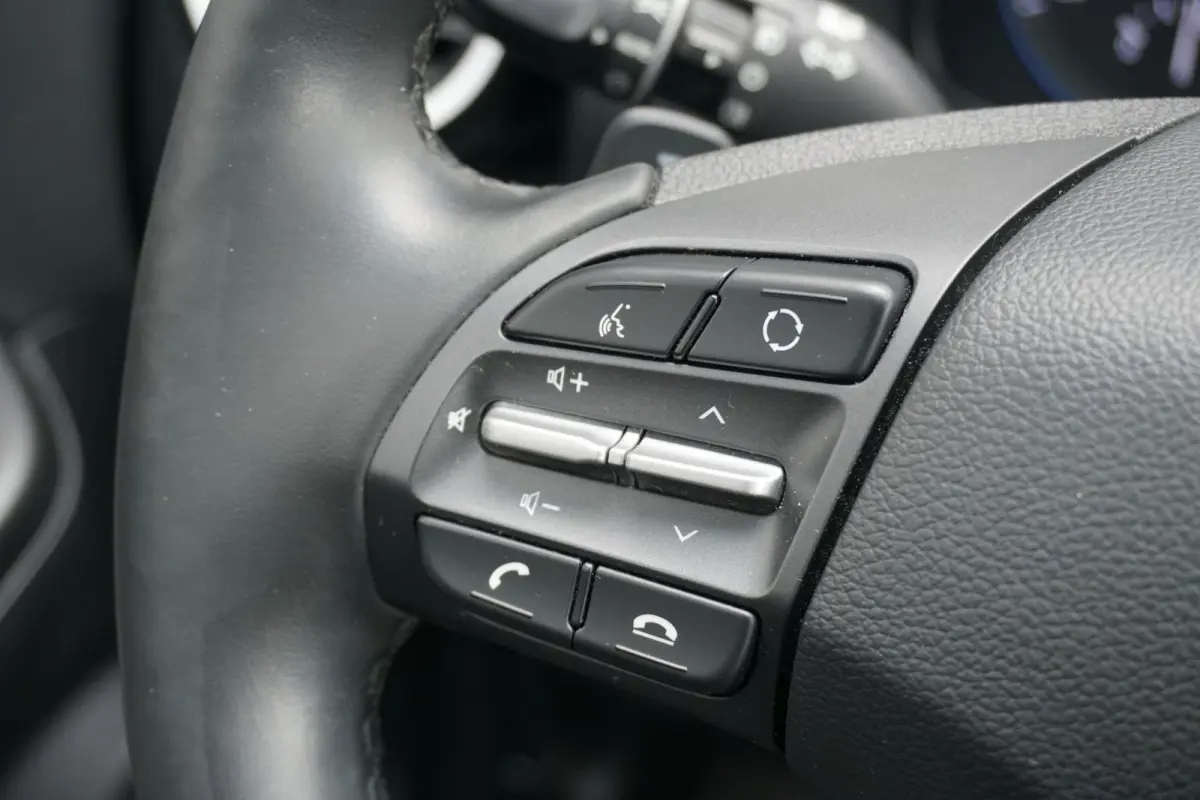 1.6 GDI HEV Premium * DEALDER ONDERHOUDEN * + KEYLESS / LEDER / STOELVENTILATIE / CAMERA / HUD