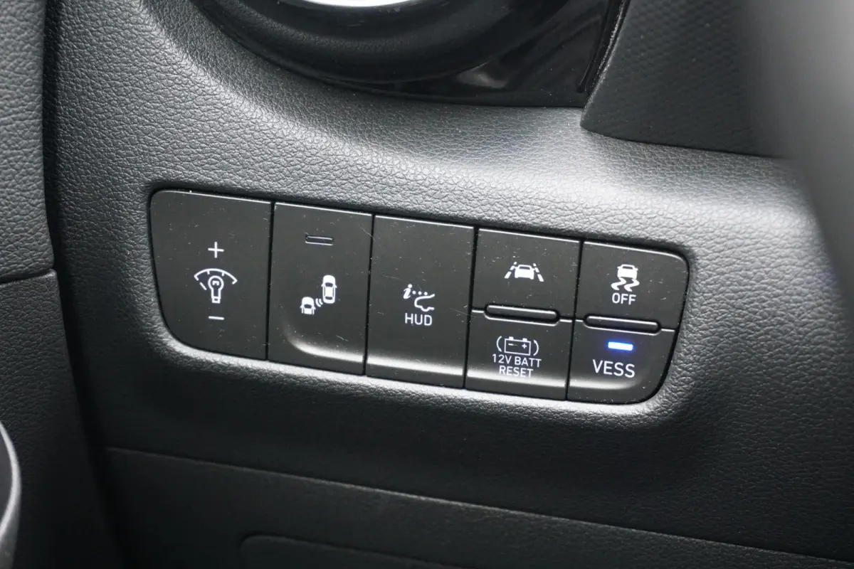 1.6 GDI HEV Premium * DEALDER ONDERHOUDEN * + KEYLESS / LEDER / STOELVENTILATIE / CAMERA / HUD