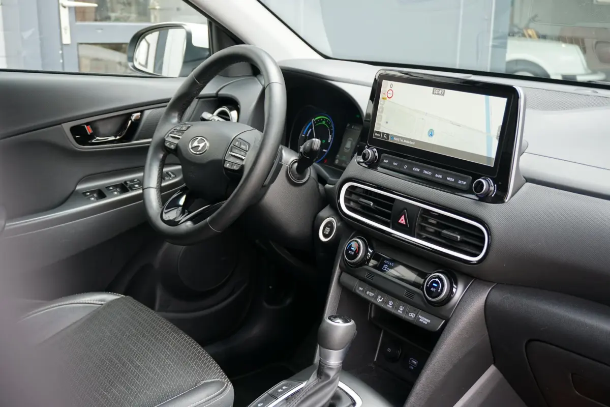 1.6 GDI HEV Premium * DEALDER ONDERHOUDEN * + KEYLESS / LEDER / STOELVENTILATIE / CAMERA / HUD