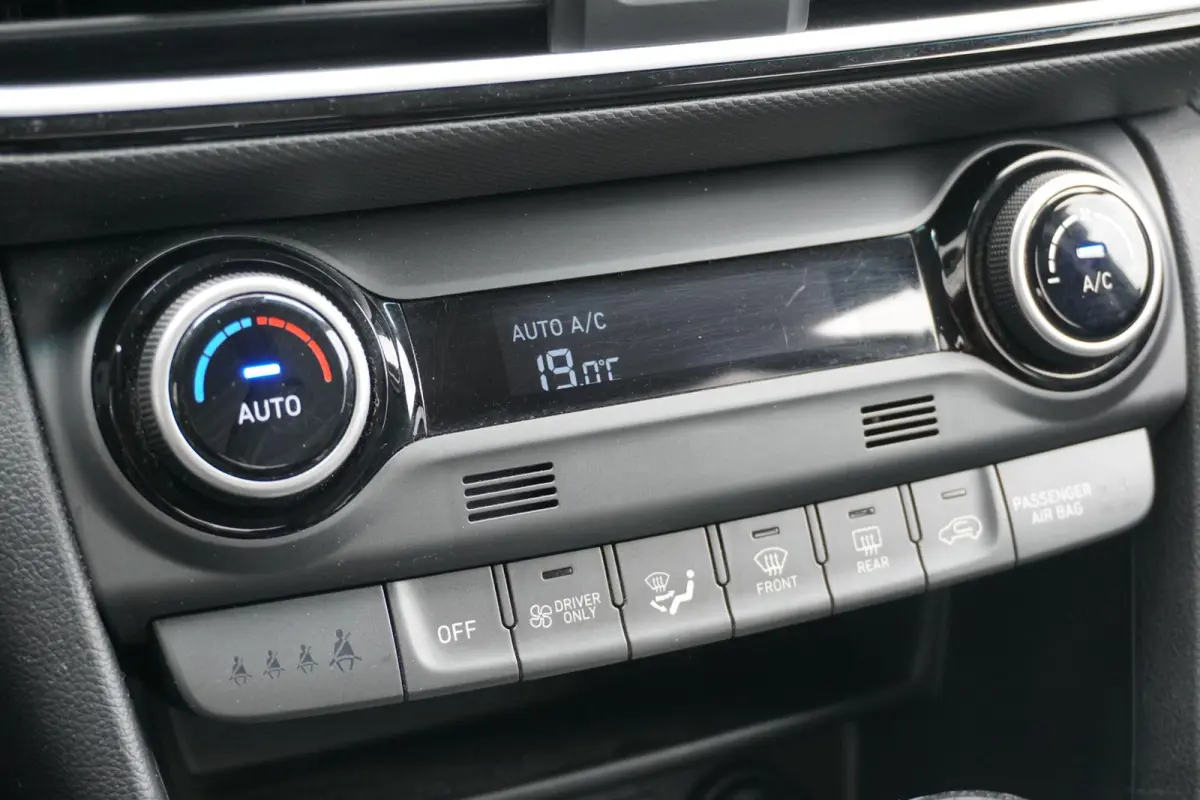 1.6 GDI HEV Premium * DEALDER ONDERHOUDEN * + KEYLESS / LEDER / STOELVENTILATIE / CAMERA / HUD