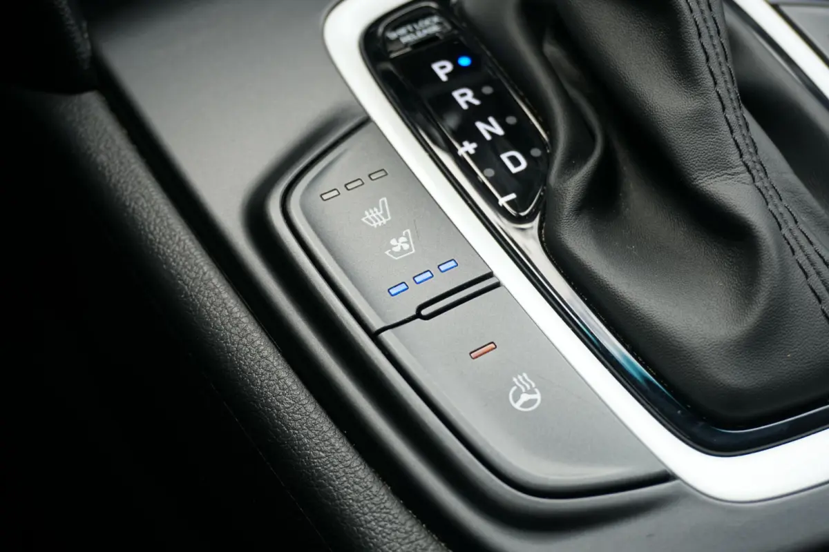 1.6 GDI HEV Premium * DEALDER ONDERHOUDEN * + KEYLESS / LEDER / STOELVENTILATIE / CAMERA / HUD