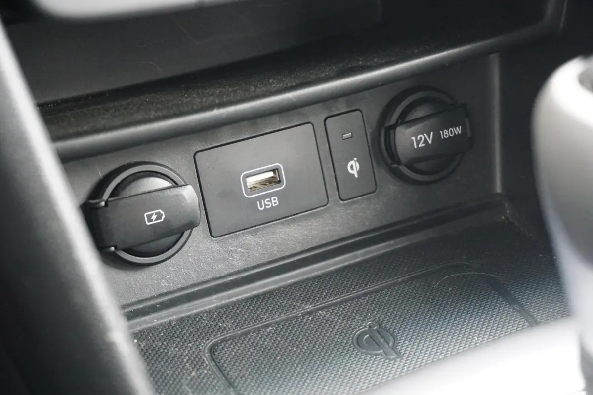 1.6 GDI HEV Premium * DEALDER ONDERHOUDEN * + KEYLESS / LEDER / STOELVENTILATIE / CAMERA / HUD