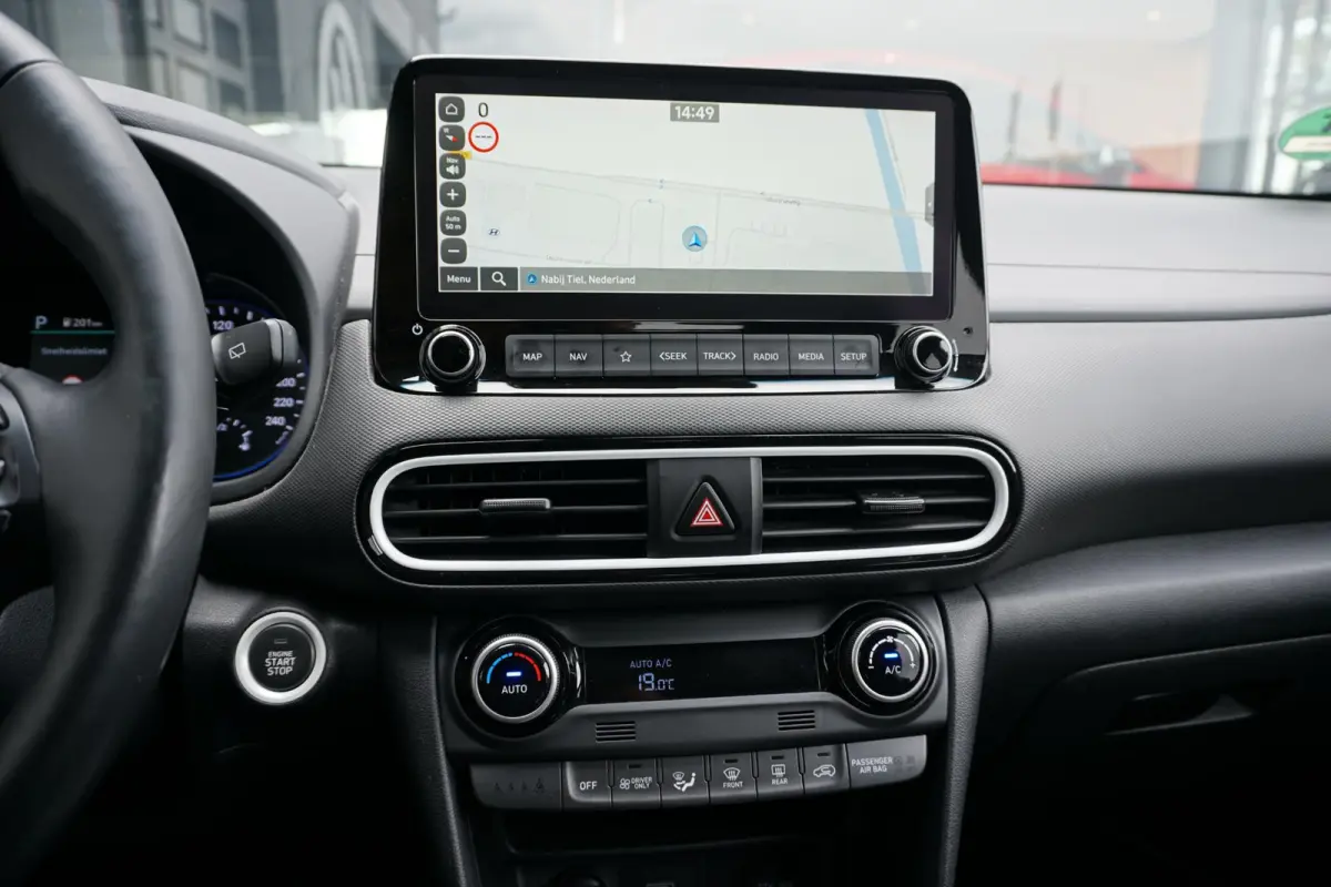 1.6 GDI HEV Premium * DEALDER ONDERHOUDEN * + KEYLESS / LEDER / STOELVENTILATIE / CAMERA / HUD
